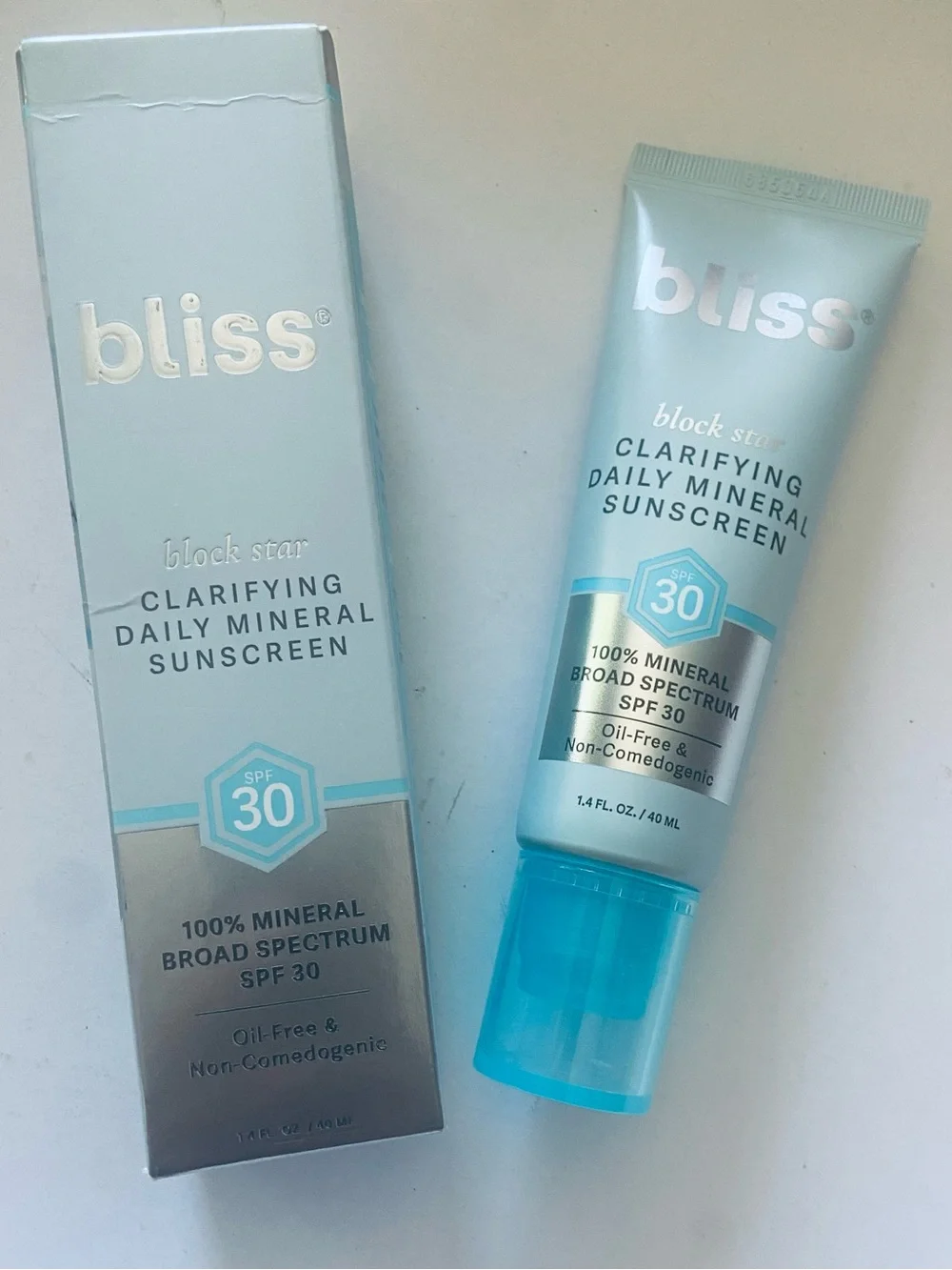 Bliss Clarifying Daily Mineral Sunscreen SPF 30 - Aqua and White